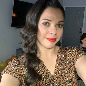Meet your Posher, Laura
